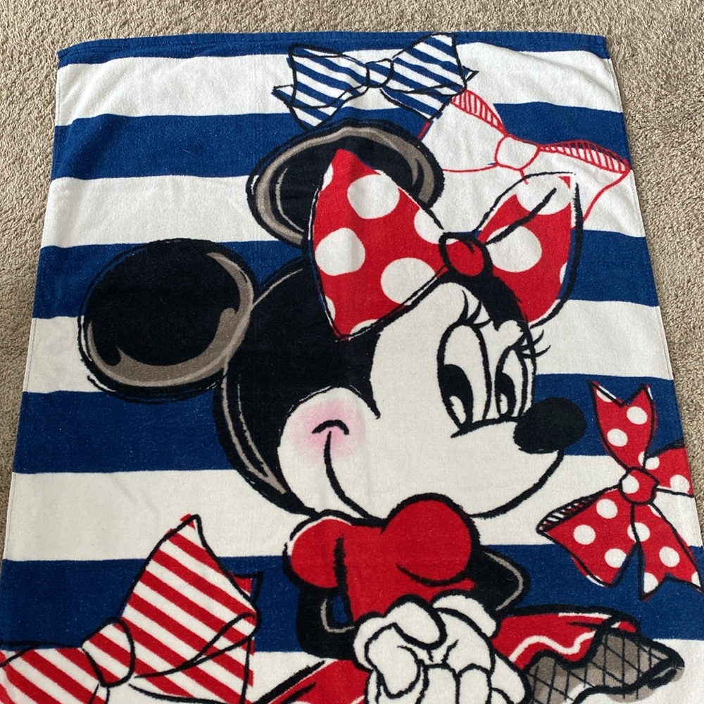 Disney Minnie Mouse beach towel - Picture 4 of 5